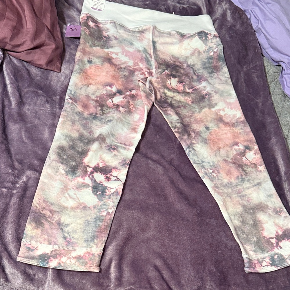 Ardene Pastel Pink, Cream & Gray Tie-Dye Capri Leggings NWT - Picture 10 of 16